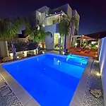 La Perla Di Villa *